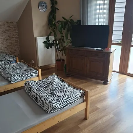 Aris Pokoje Goscinne Wojnicz Exterior foto