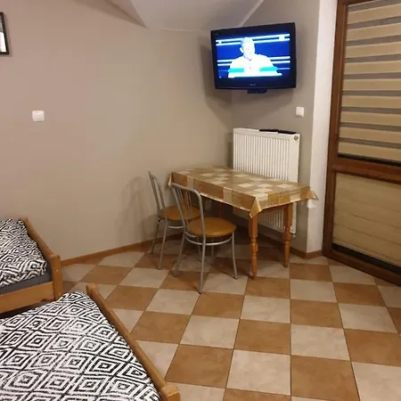 Aris Pokoje Goscinne Wojnicz Exterior foto